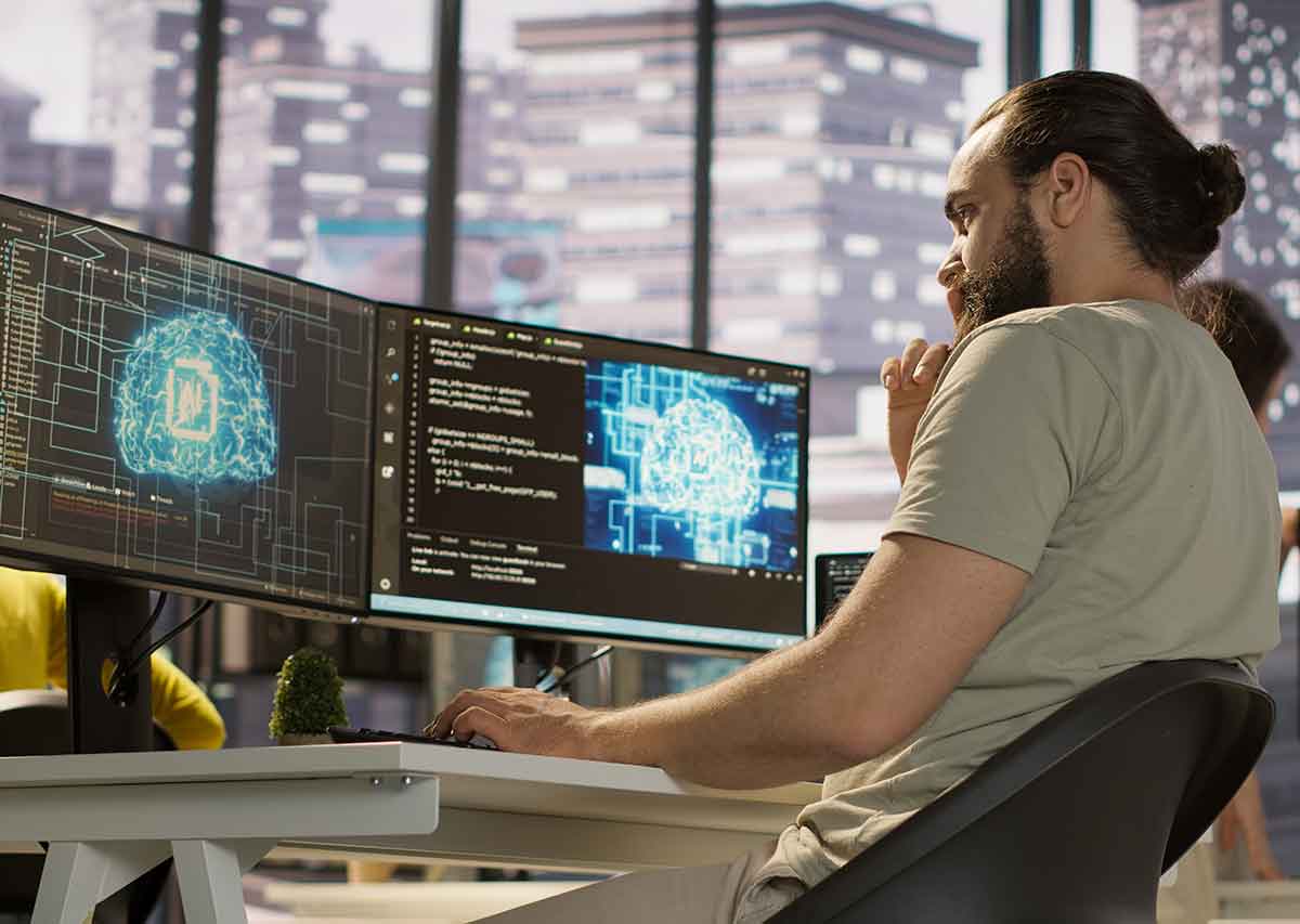 Ingénieur support IA surveillant des systèmes informatiques sur plusieurs fuseaux horaires depuis un centre de supervision